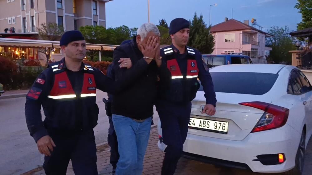 Mahalle Bakkalinda Skandal Kucuk Kizlar Anlatti Gercek Kamerada Cikti (2)