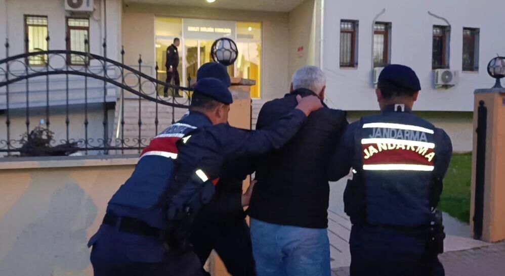 Mahalle Bakkalinda Skandal Kucuk Kizlar Anlatti Gercek Kamerada Cikti (3)