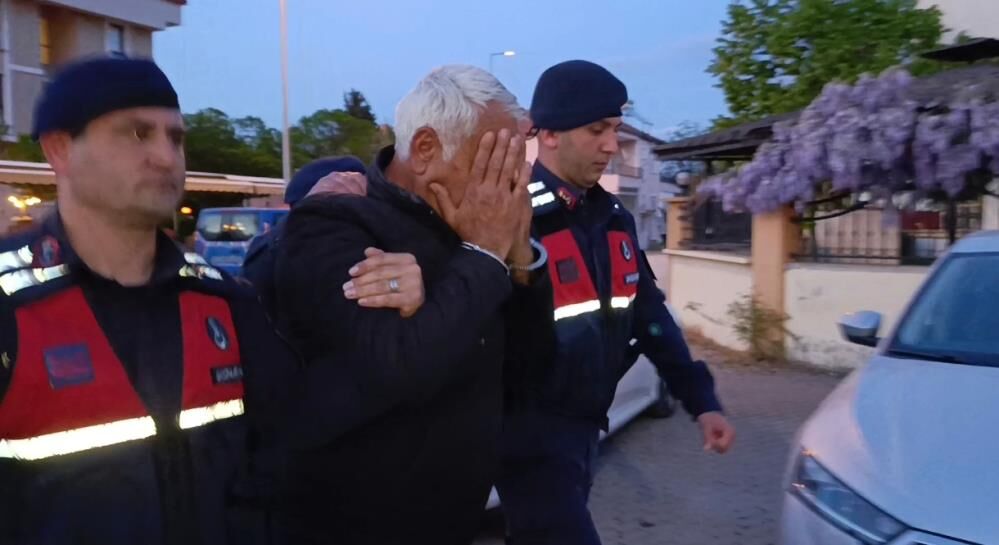 Mahalle Bakkalinda Skandal Kucuk Kizlar Anlatti Gercek Kamerada Cikti (4)