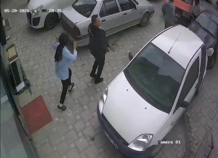 Malatya 56 Ile Sarsildi Vatandaslar Sokaga Dokuldu Panik Anlari Kameralara Boyle Yansidi (2)-1