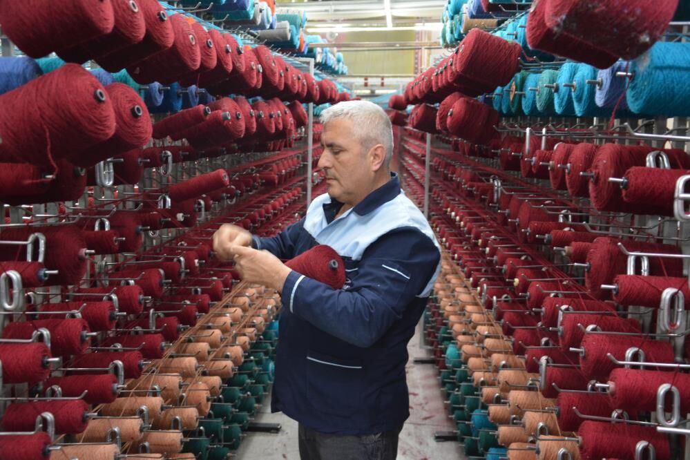 Manisada 3 Bin 200 Metrekarelik Dev Hali Bursa Icin Dokunuyor (5)