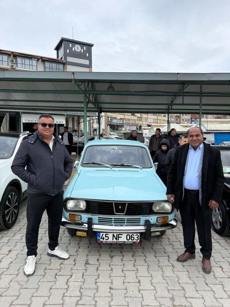 Manisada Yarim Asirlik Arac Yeni Sahibini Buldu (4)