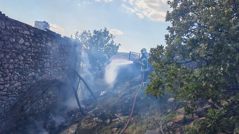 Manisada Yurek Yakan Yangin Evden Geriye Kul Kaldi (4)