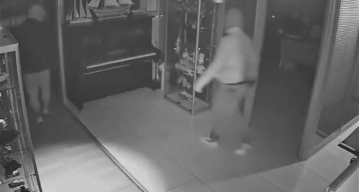 Maskeli Besler Girdikleri Isletmelerde Celik Kasalari Boyle Patlatti (2)