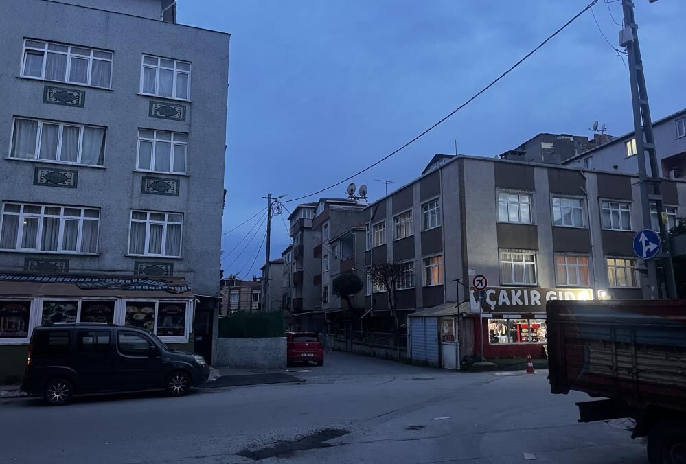 Maskeli Saldirganlar Kahve Onunu Kana Buladi (2)