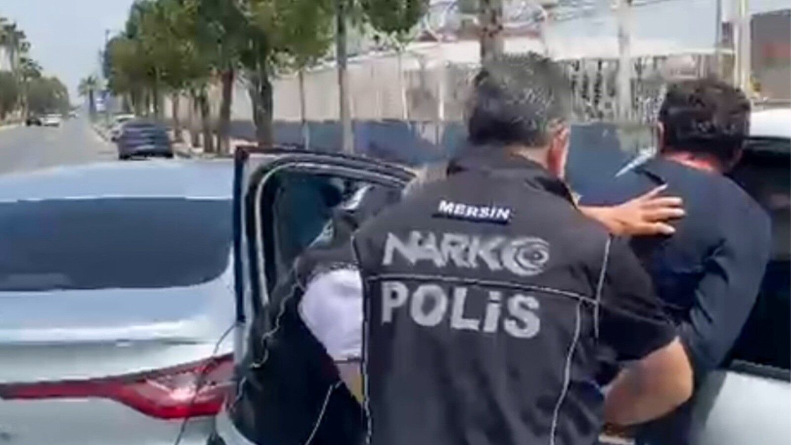 Narkotik Takibe Aldi Aracta Kilo Kilo Esrar Bulundu (2)