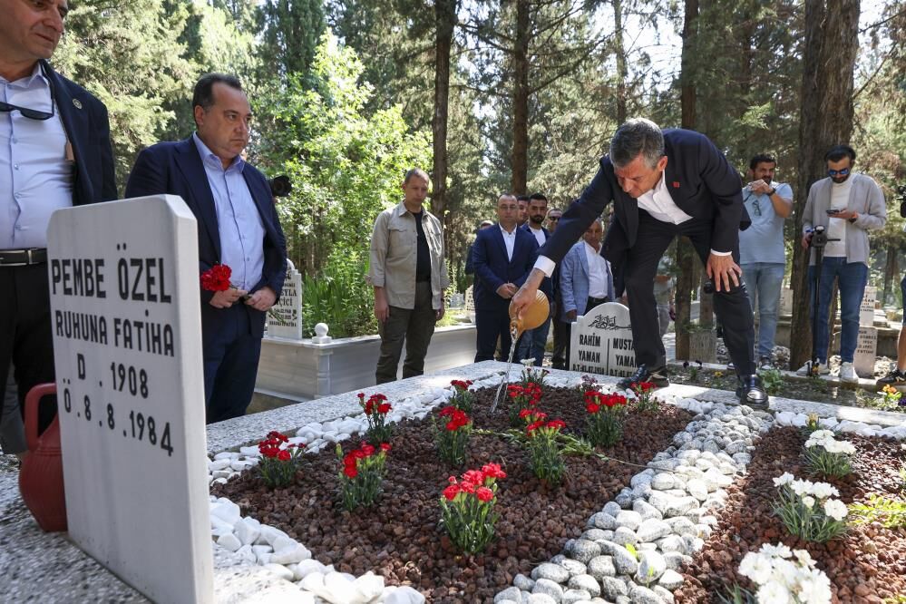 Ozgur Ozel Sehitlik Ve Mezarliklari Ziyaret Etti (3)