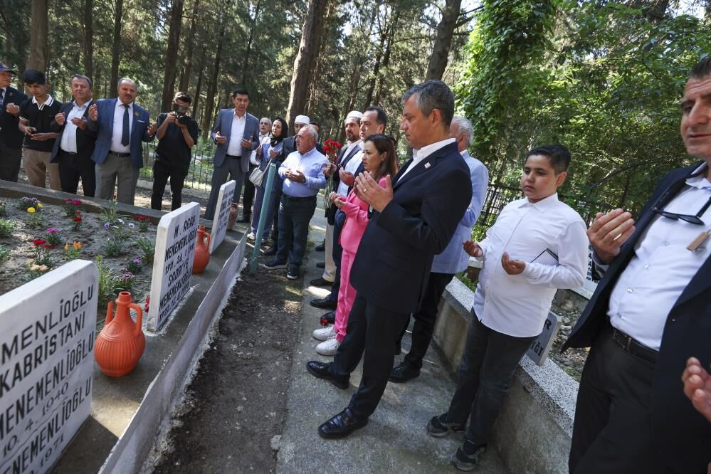 Ozgur Ozel Sehitlik Ve Mezarliklari Ziyaret Etti (6)
