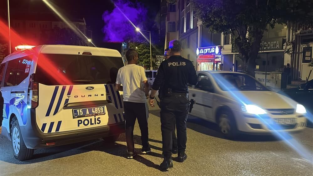 Polis Durdurdu Promil Patladi Dorduncu Kez Alkollu Yakalandi Beni Reklam Yapacaksin Di (2)-1