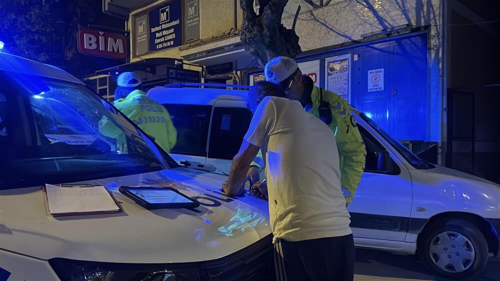 Polis Durdurdu Promil Patladi Dorduncu Kez Alkollu Yakalandi Beni Reklam Yapacaksin Di (4)