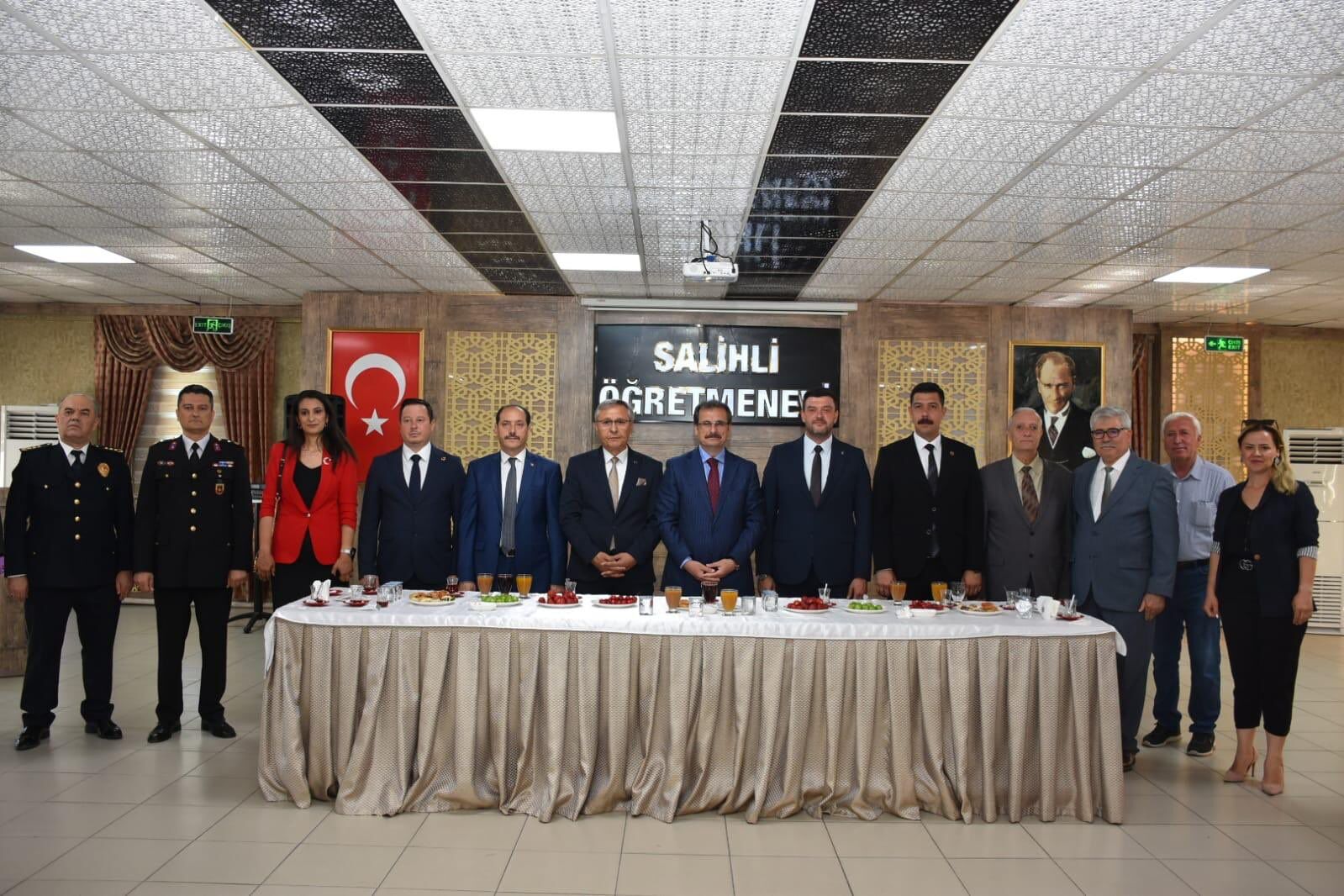 Salihli Protokolu Bayramlasti 3 (1)