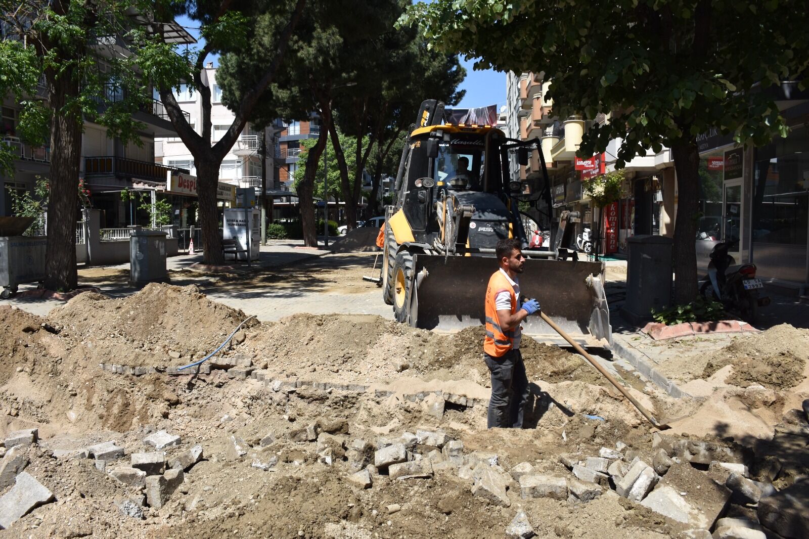 Salihli’de İçme Suyu Hatları Yenileniyor (5)