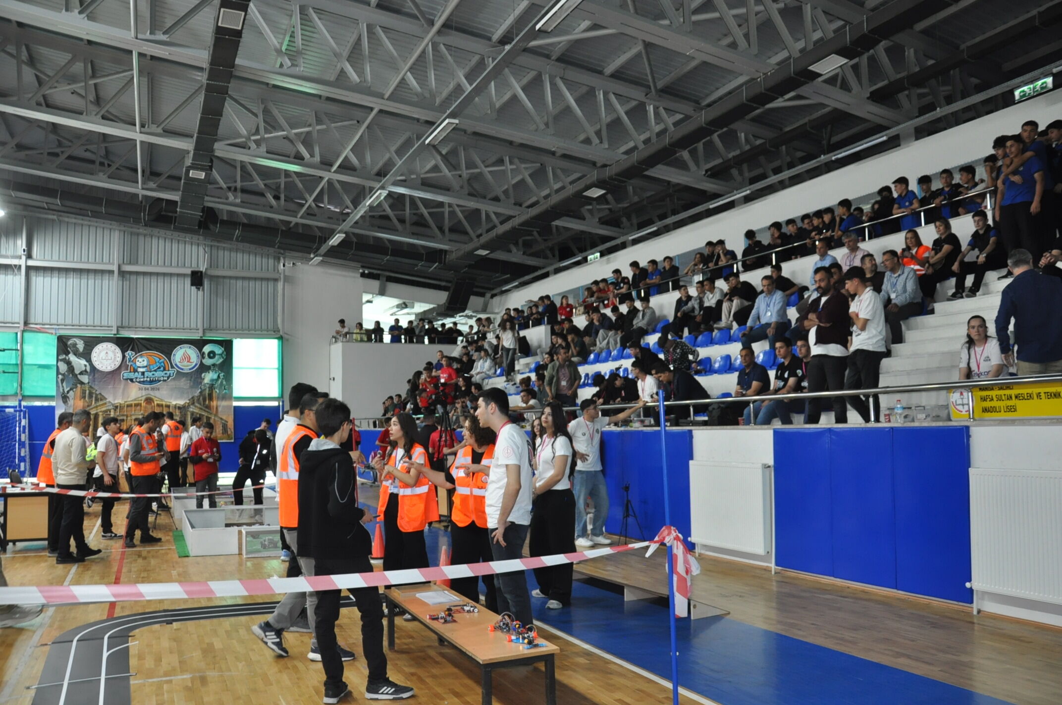 Salihli’de Robotlar Yarıştı Genç Mucitlerden Teknoloji Şöleni (13)