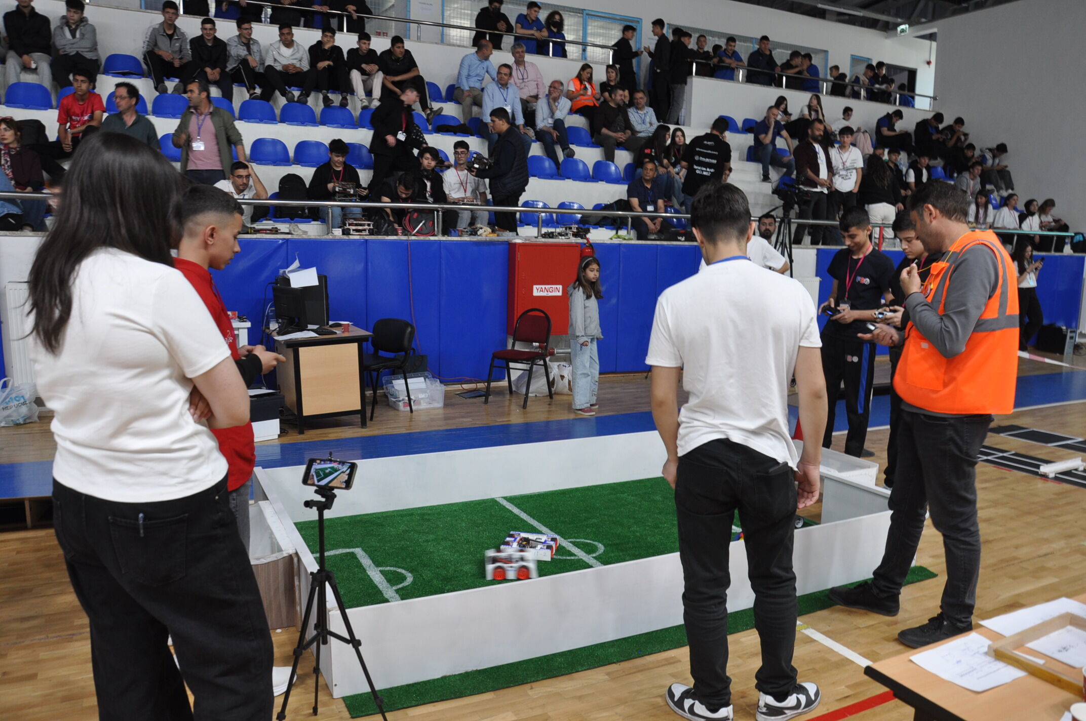 Salihli’de Robotlar Yarıştı Genç Mucitlerden Teknoloji Şöleni (15)