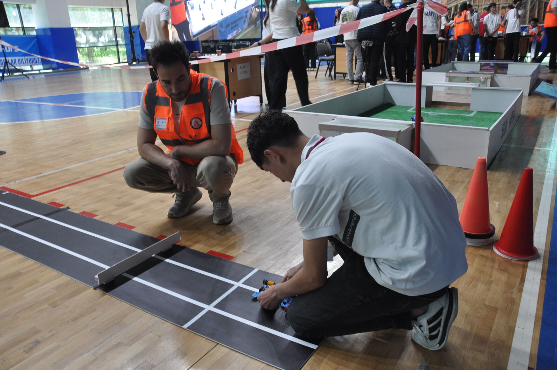 Salihli’de Robotlar Yarıştı Genç Mucitlerden Teknoloji Şöleni (20)