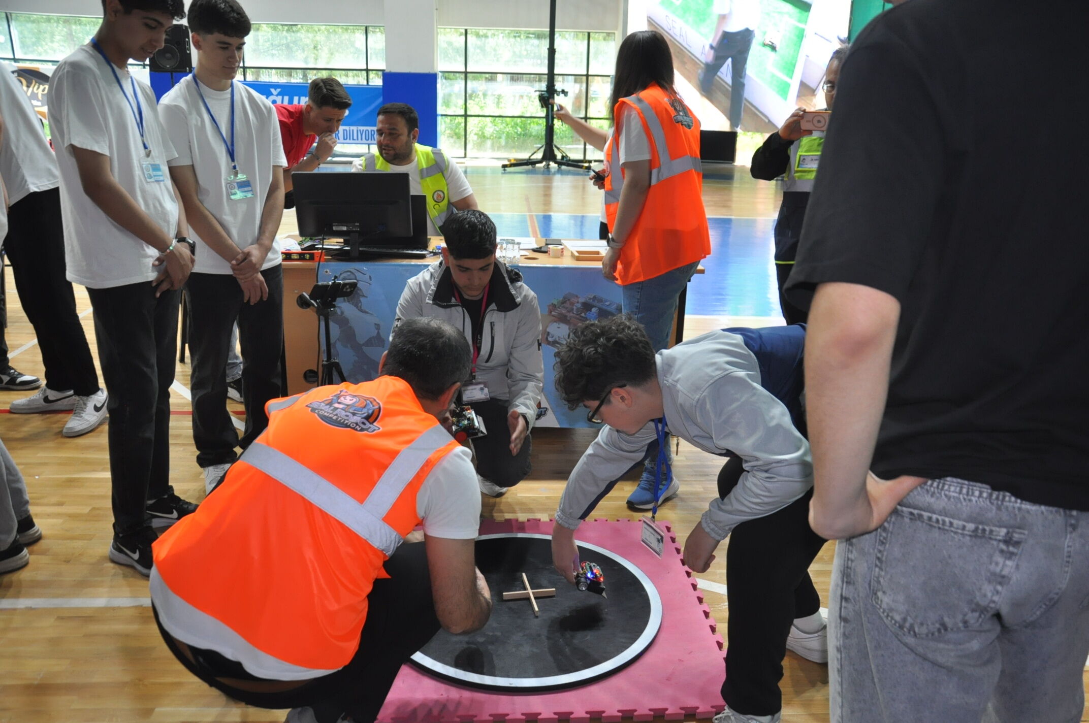 Salihli’de Robotlar Yarıştı Genç Mucitlerden Teknoloji Şöleni (22)