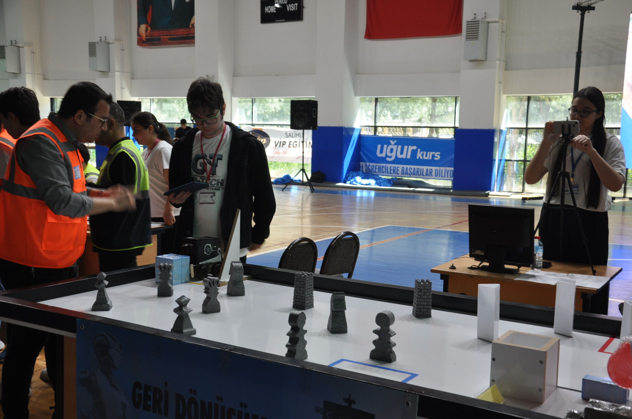 Salihli’de Robotlar Yarıştı Genç Mucitlerden Teknoloji Şöleni (23)