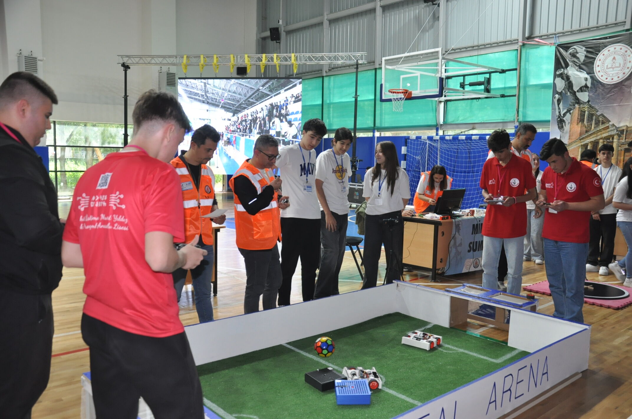 Salihli’de Robotlar Yarıştı Genç Mucitlerden Teknoloji Şöleni (8)