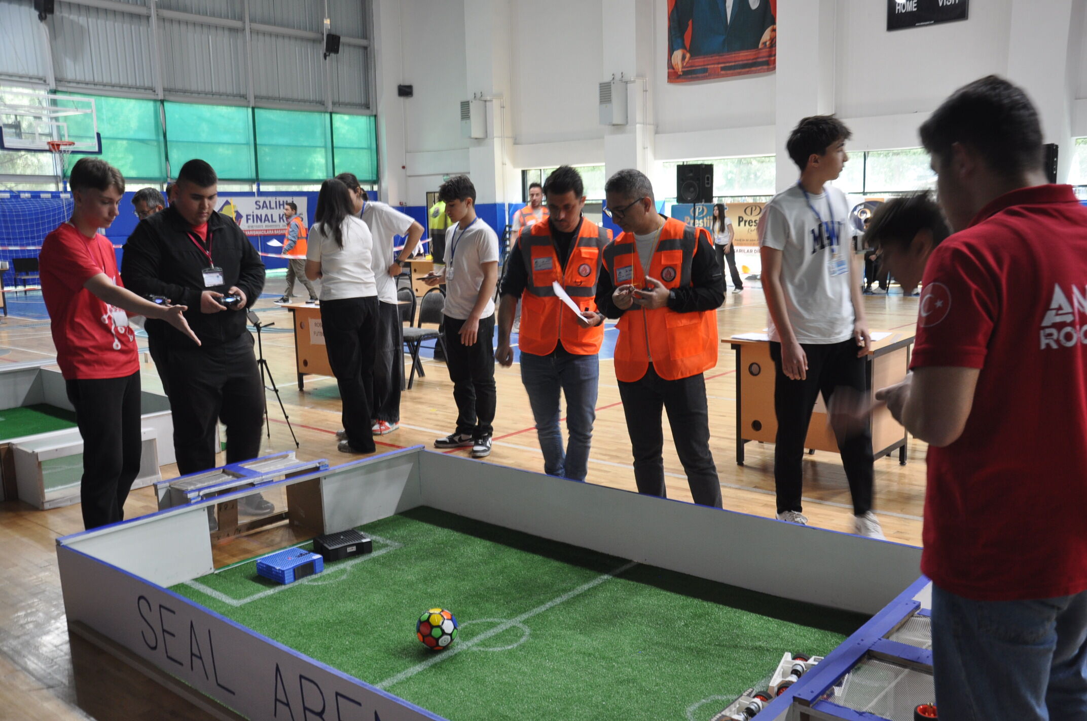 Salihli’de Robotlar Yarıştı Genç Mucitlerden Teknoloji Şöleni (9)