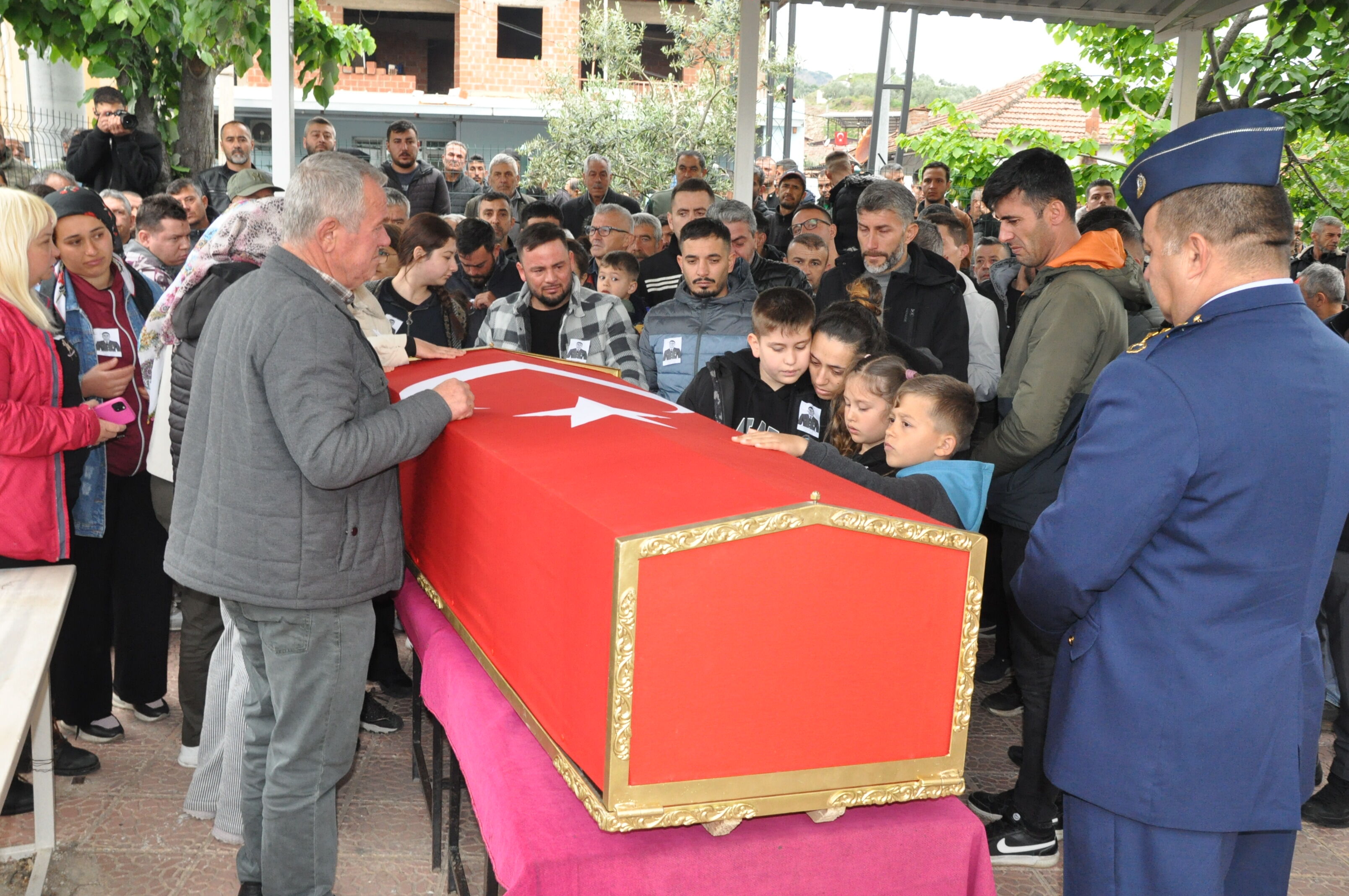 Salihlili Uzman Cavus Son Yolculuguna Ugurlandi (8)