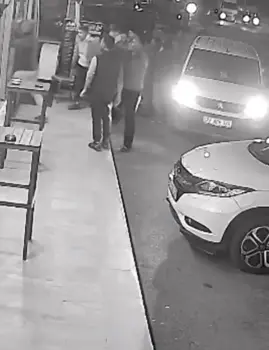 Saniye Saniye Kamera Kaydi Sokak Ortasinda Silahli Kavga (2)