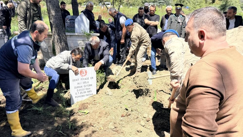 Sehit Onbasi Duran Ozturke 61 Yil Sonra Askeri Toren (2)