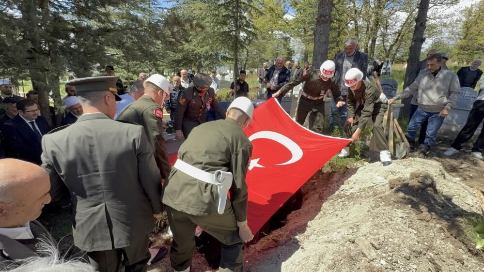 Sehit Onbasi Duran Ozturke 61 Yil Sonra Askeri Toren (3)