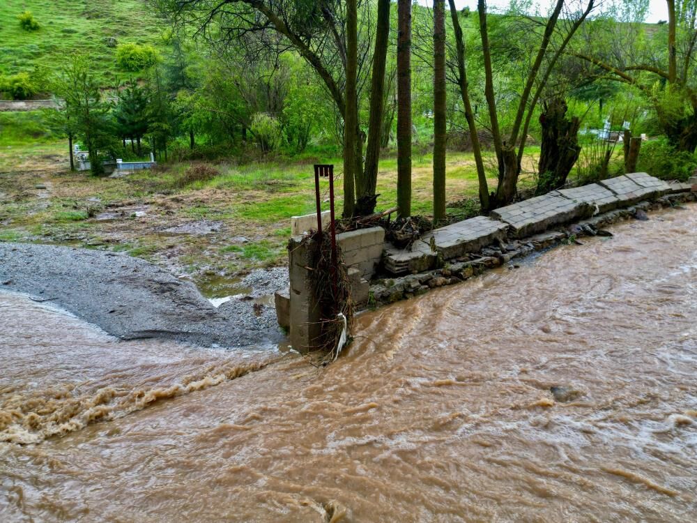 Sel Sulari Her Seyi Sildi Supurdu Iki Koy Felaketi Yasadi (4)