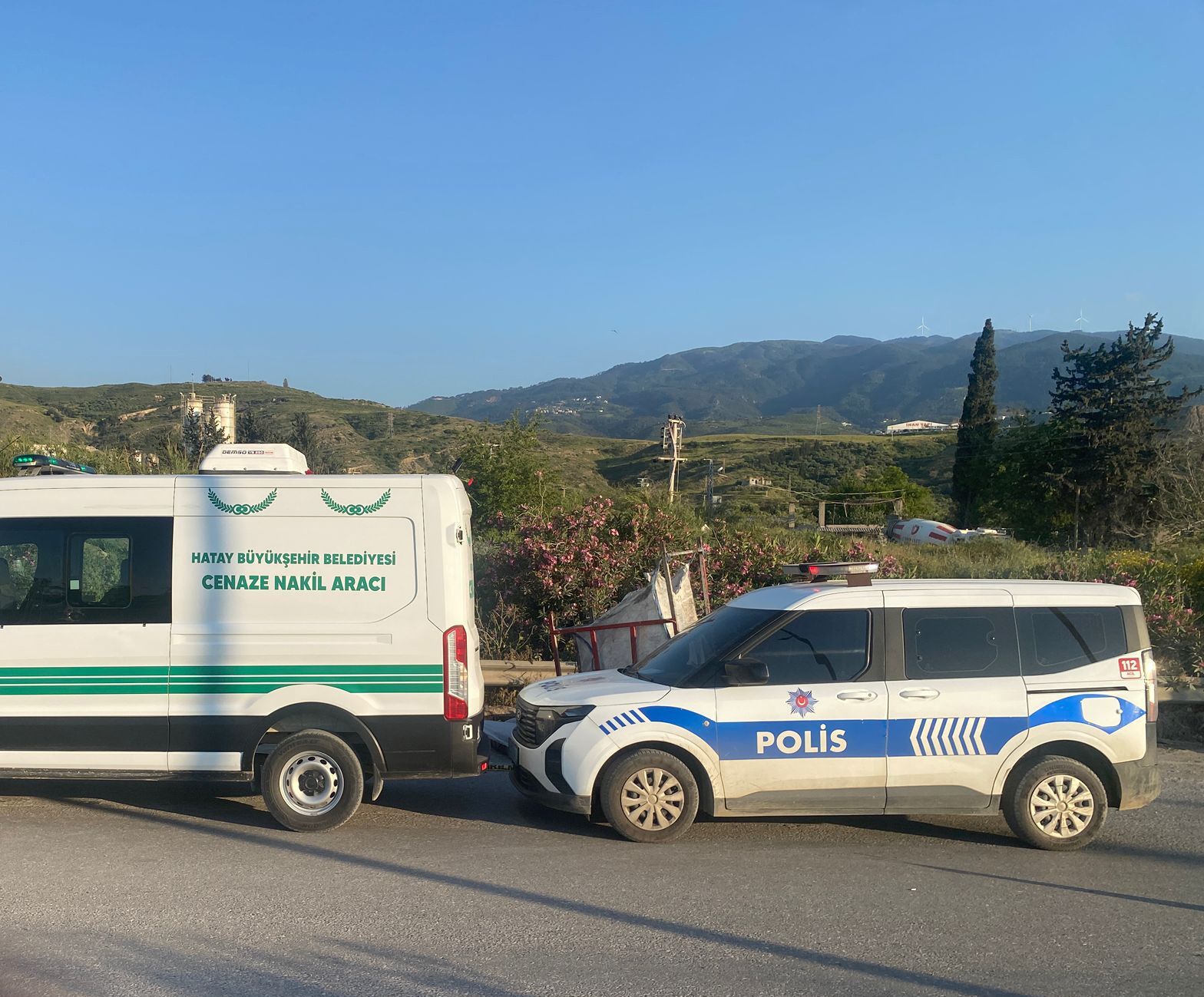 Sepetli Motosiklet Tirin Altinda Kaldi Sag Cikamadi (1)-1