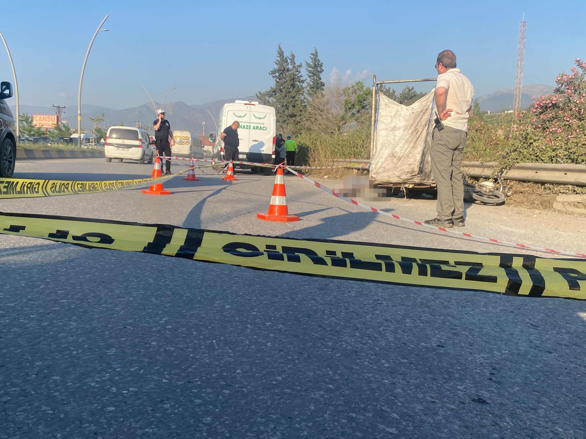 Sepetli Motosiklet Tirin Altinda Kaldi Sag Cikamadi (3)
