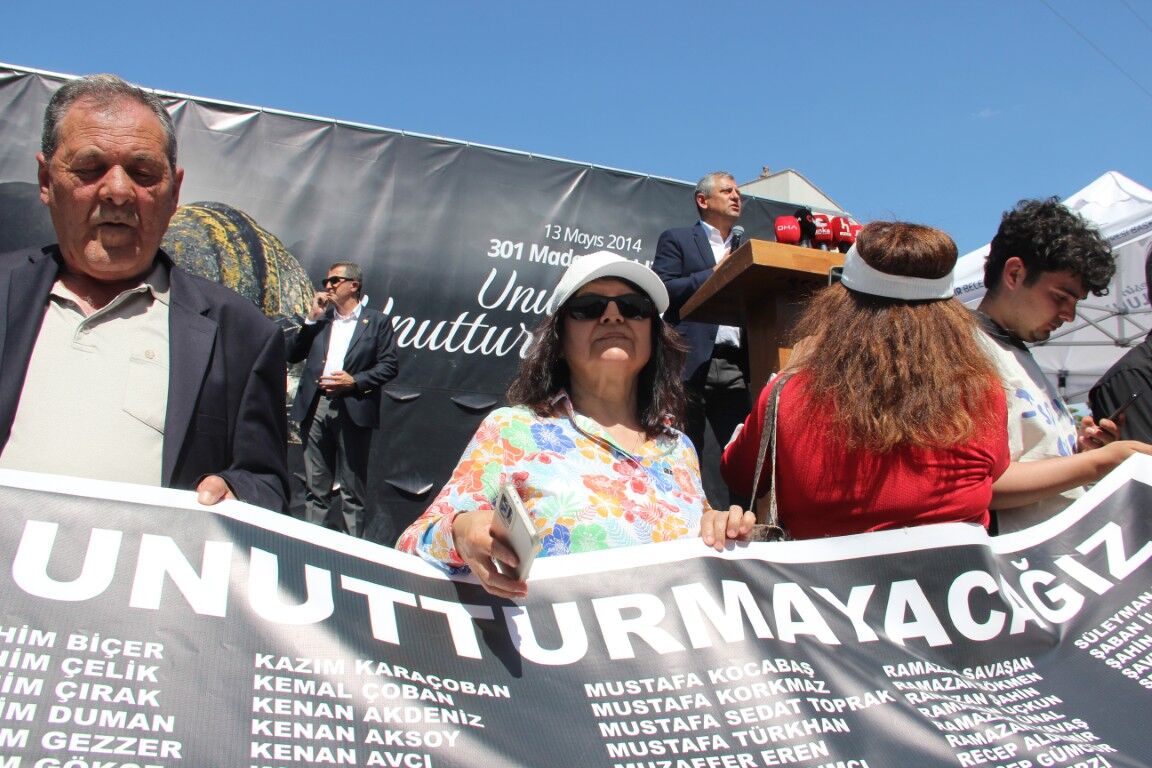 Somada 12 Yil Anmasi Ozgur Ozelden Sert Mesaj Turkiye Ucuz Olumler Ulkesi Olmayacak (5) (Orta)