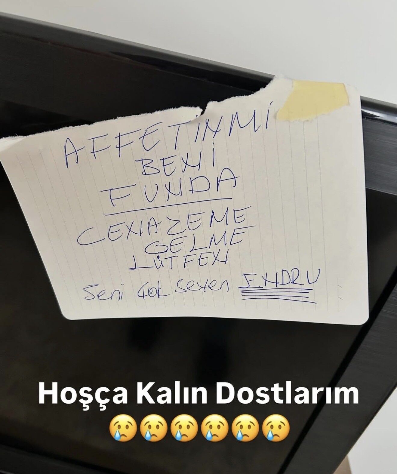 Sosyal Medyadaki Veda Paylasimi Gercek Oldu Eski Esine Seslenip Canina Kiydi (2)
