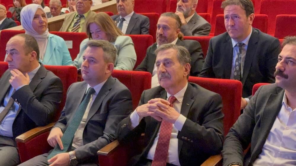Tepebaşı Belediyesi’ne Operasyon Gözaltılar Sürerken Başkan Sempozyumda (2)