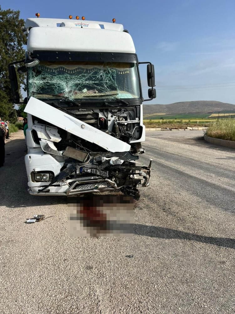 Tirla Carpisan Traktor Devrildi 80 Yasindaki Surucu Hayatini Kaybetti (4)