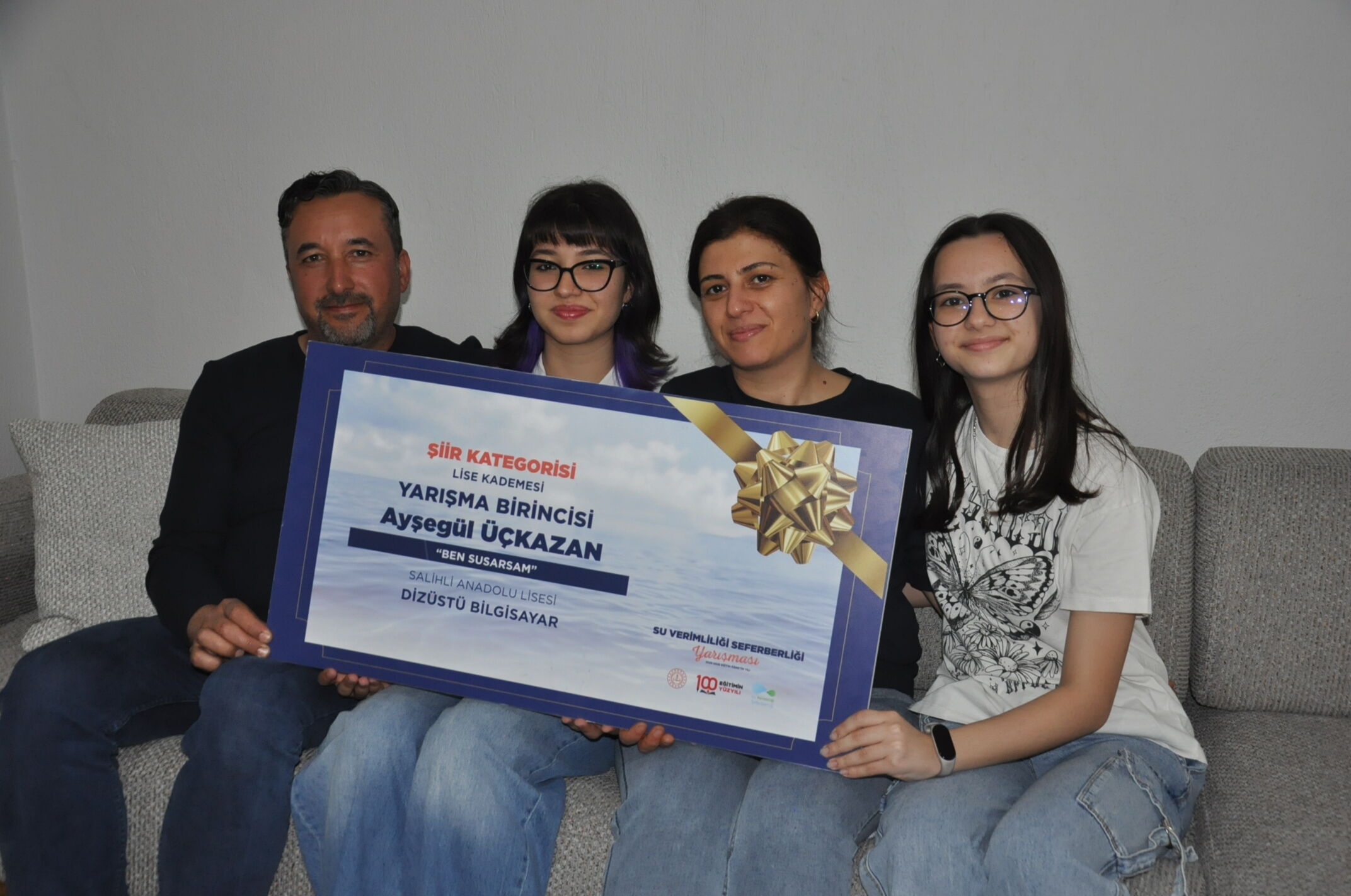 Turkiye Birincisi Salihlili Ogrenci Aysegul Uckazan Ilcem Adina Gururluyum (3)