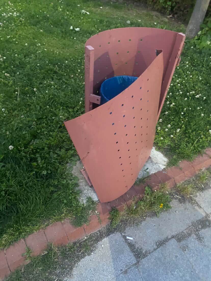 Vatandaşlardan Mimar Ferdi Zeyrek Parkı Için Bakım Talebi (2)