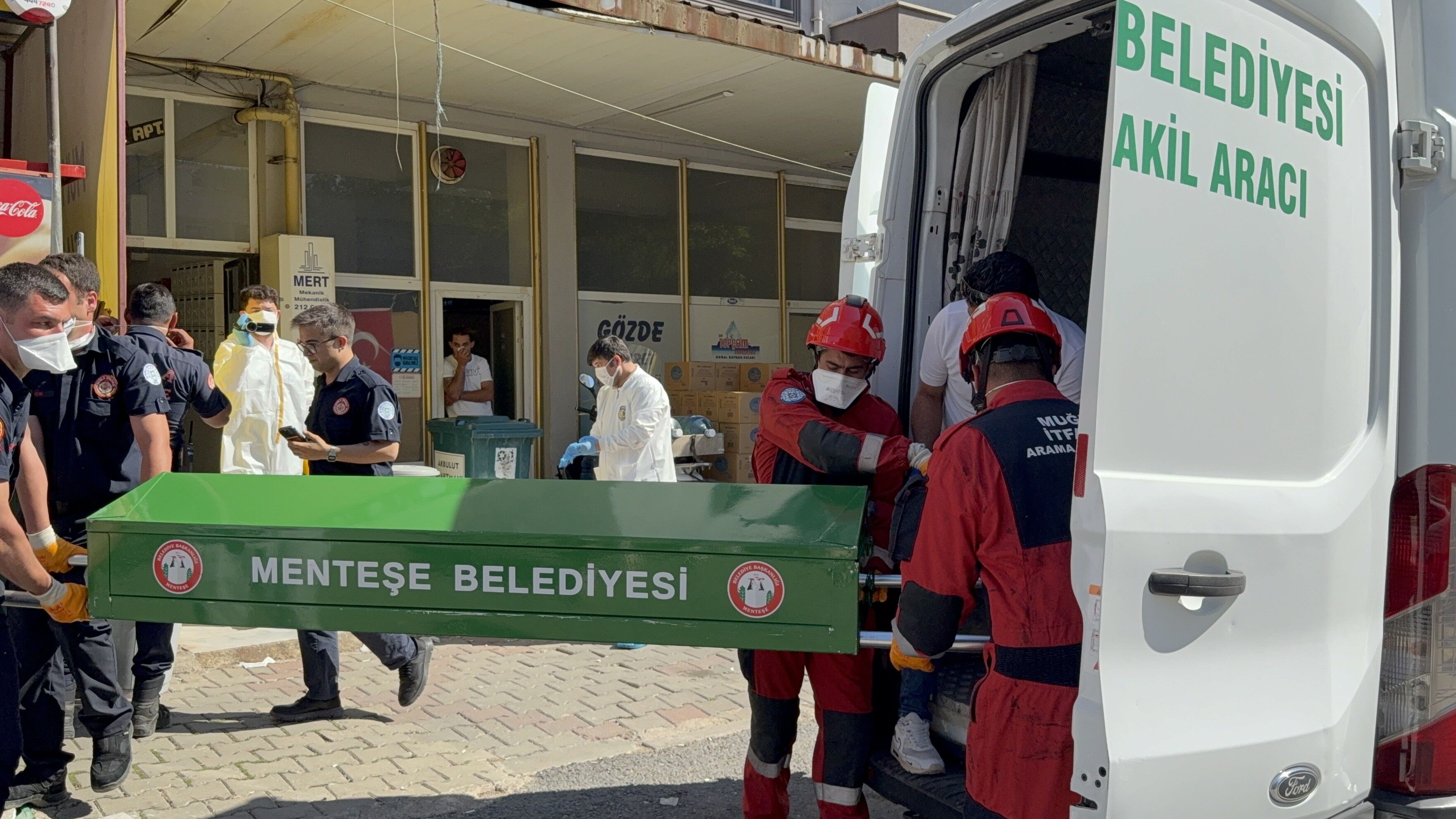 10 Gundur Her Yerde Araniyordu Asansor Boslugundan Gelen Koku Aci Gercegi Ortaya Cikar (3)