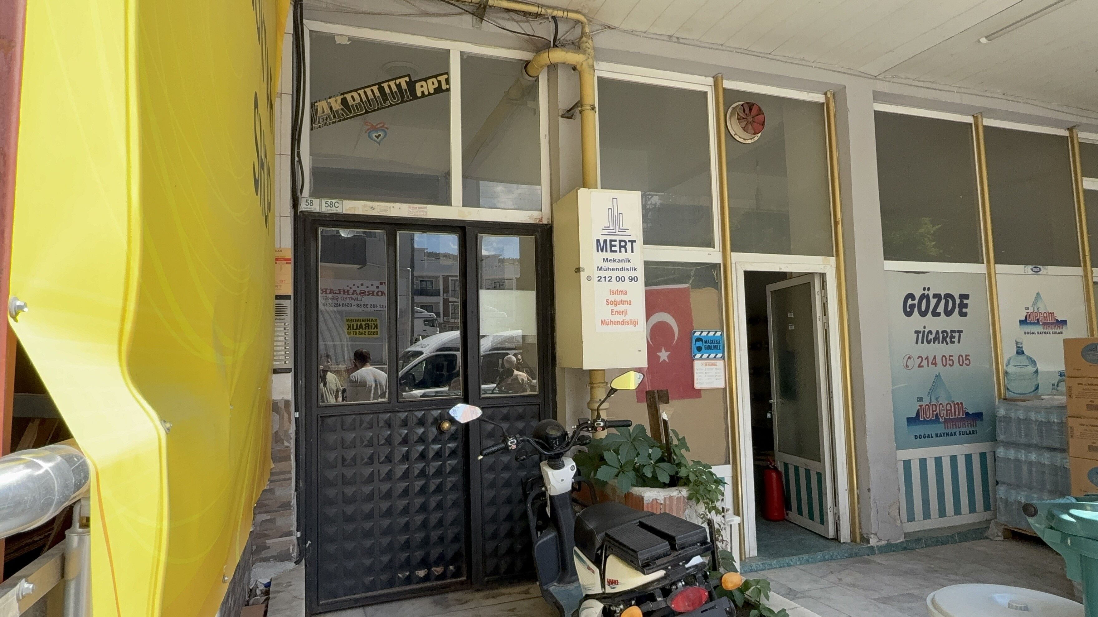 10 Gundur Her Yerde Araniyordu Asansor Boslugundan Gelen Koku Aci Gercegi Ortaya Cikar (4)