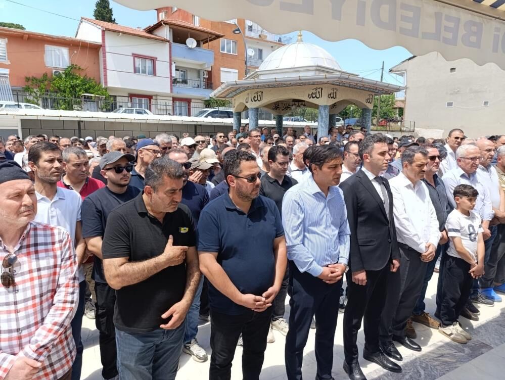8 Kisinin Oldugu Kazanin Soforu Manisada Defnedildi (4)