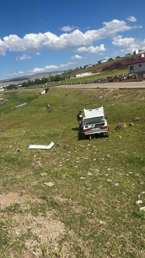 Akaryakit Istasyonunda Korkutan Kaza Otomobil Sarampole Boyle Dustu (4)