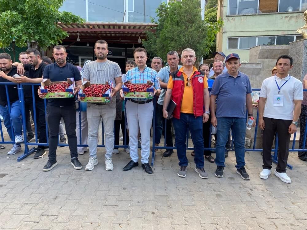 Alasehirde Tatli Rekabet Kiraz Yarismasi Nefes Kesti (4)