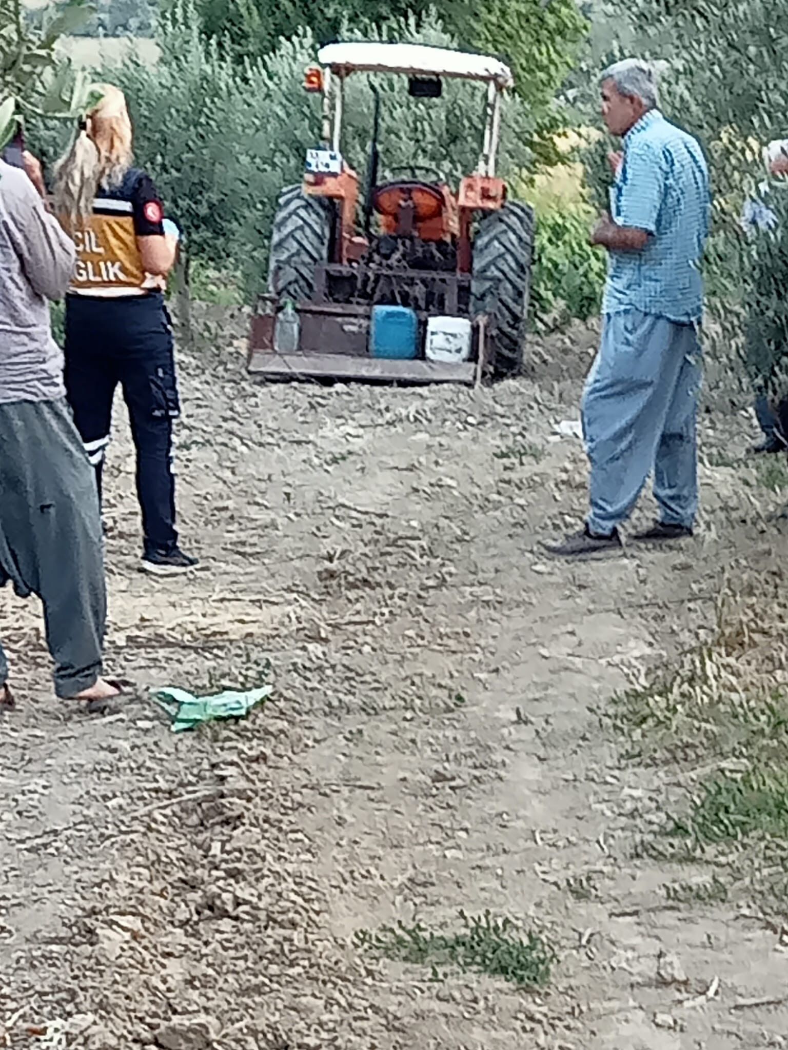 Bahcede Ilaclama Yapiyordu Canindan Oldu (1)-1
