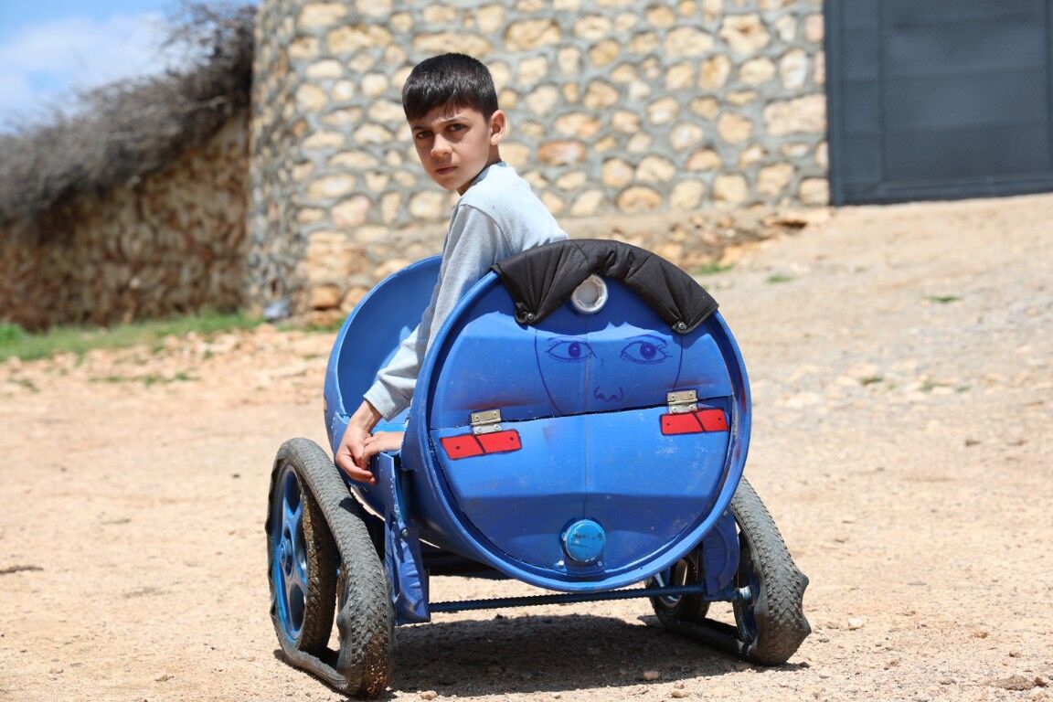Bir Babadan Dunyaya Ders Imkansiz Denilen Yolu Oglu Icin Acti (2) (Orta)