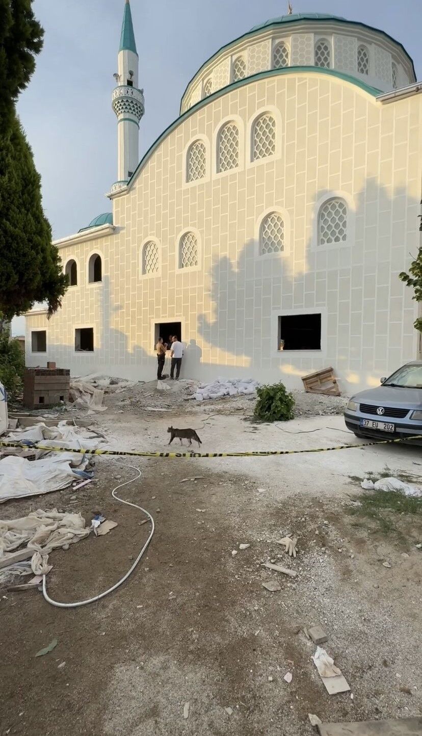 Dakikalar Icinde Gelen Olum Cami Insaati Kan Golune Dondu (2)