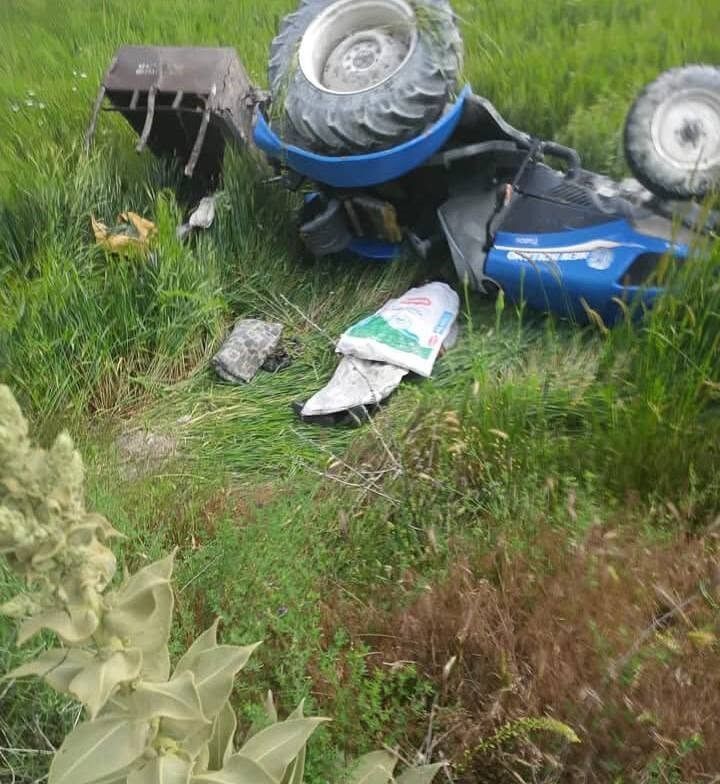 Dort Cocuk Babasiydi Emekliligin Tadini Cikaramadan Devrilen Traktorun Altinda Can Ver (1)-1
