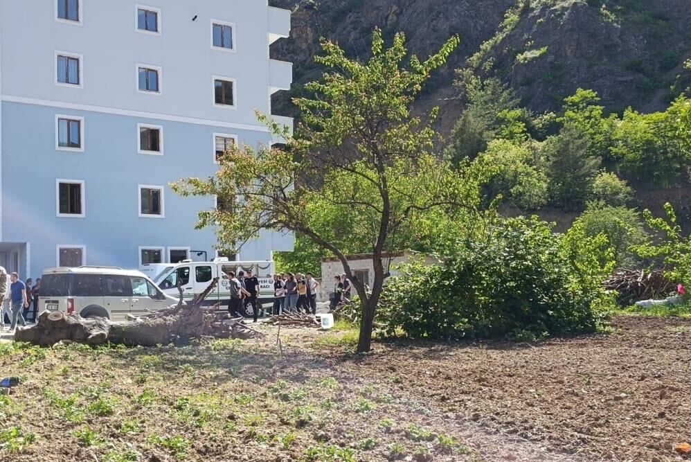 Esini Odunla Oldurdu Kamyoneti Birakip Kacti (3)