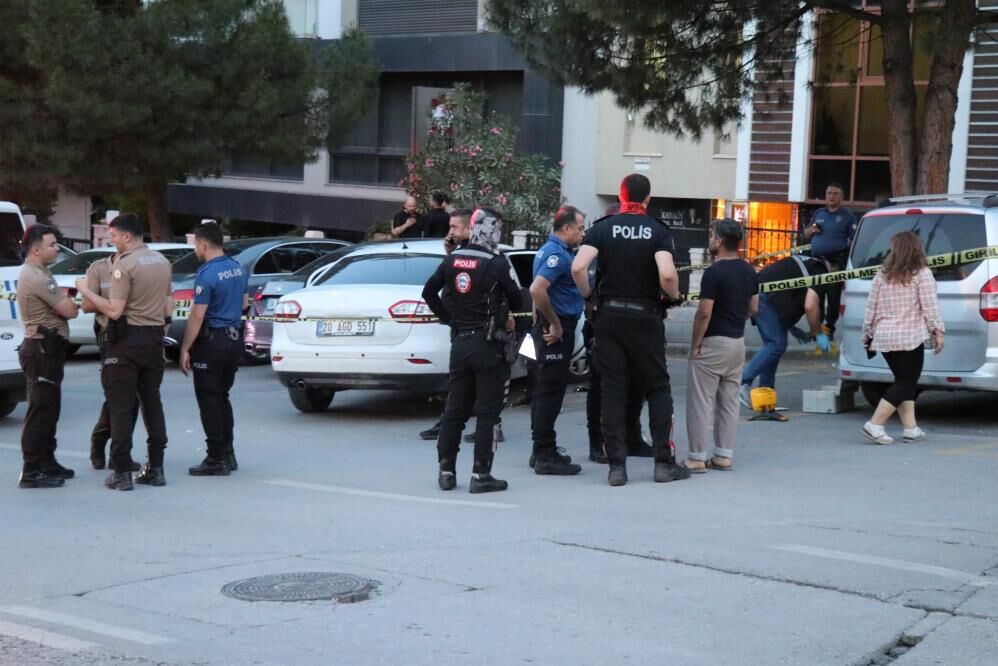 Eski Sevgili Kursun Yagdirdi Kacarken Kameraya Yakalandi (3)