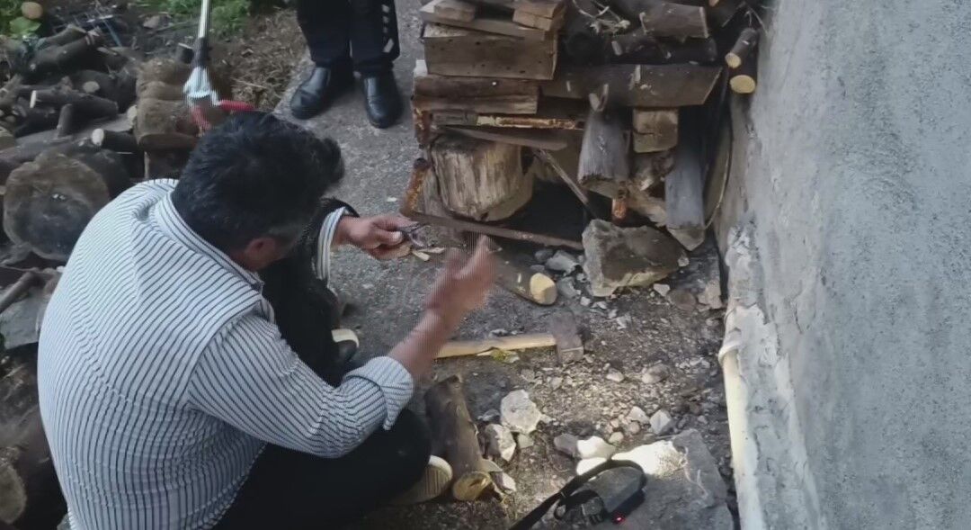 Evdeki Yilanlar Ailenin Kabusu Oldu Yilanci Kemal Kollari Sivadi (1)