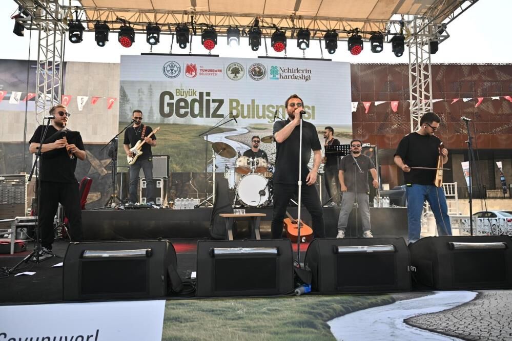 Gediz Icin Tek Yurek Yuzlerce Kisi Manisada Bulustu (5)