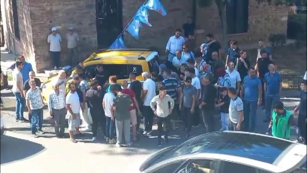 Genc Avukat Taksinin Altinda Kaldi Cok Sayida Kisi Cikarmak Icin Seferber Oldu (3)